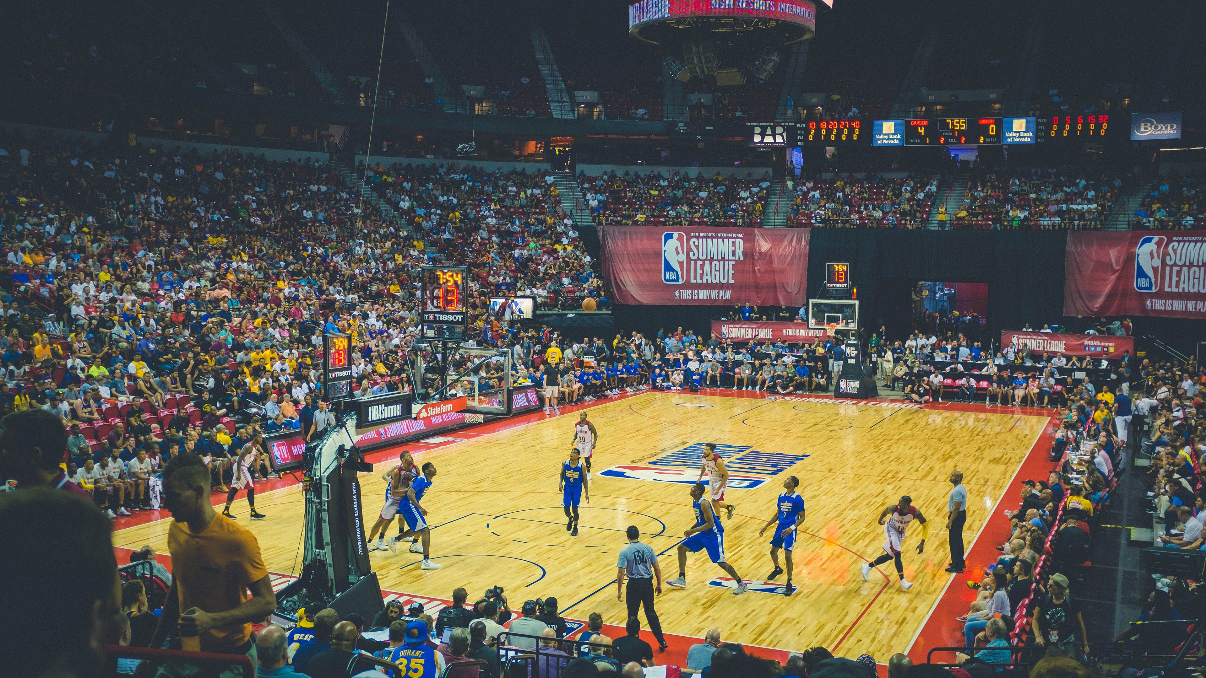 NBA裁判接受媒体深度采访：揭秘哨音背后的0.1秒抉择。，篮球裁判哨声mp3